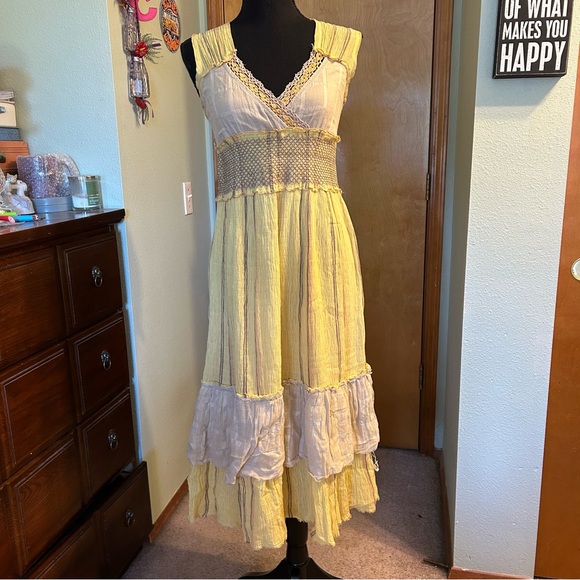 Lux Dresses & Skirts - Lux yellow and cream sleeveless dress size 1 smocked waist cutout back boho